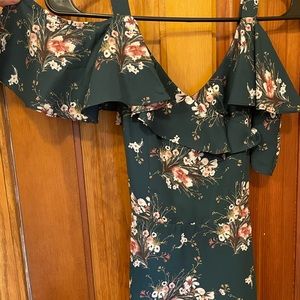 Beautiful green fall dress with floral pattern and flutter sleeves